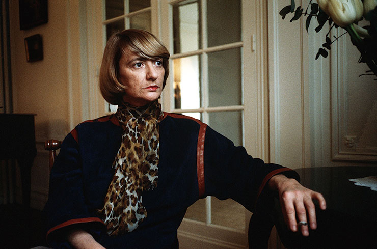 글을 쓰는 재주 만큼이나 늘 패셔너블했던 사강 .