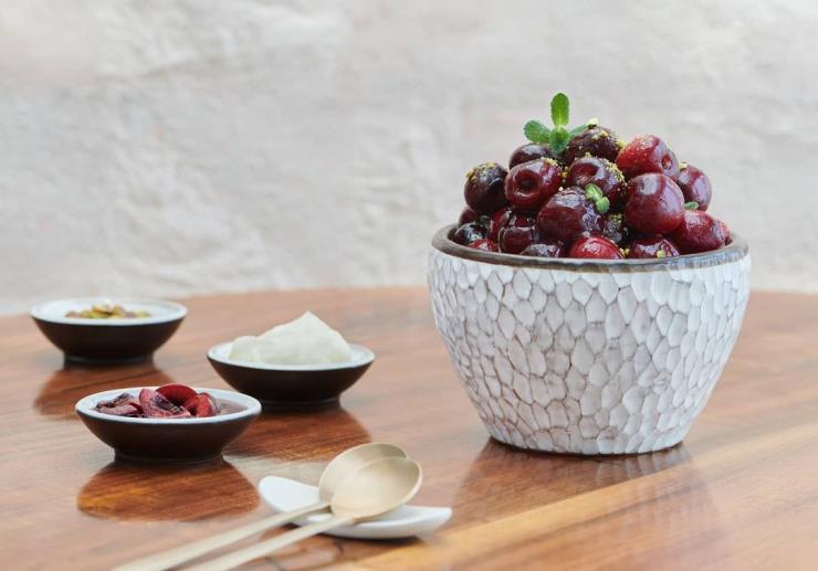 ©parkhyattseoul 파크하얏트 서울의 여름철 인기 메뉴 홍시 빙수. 단호박 식혜 얼음, 도라지 정과, 홍시 아이스크림