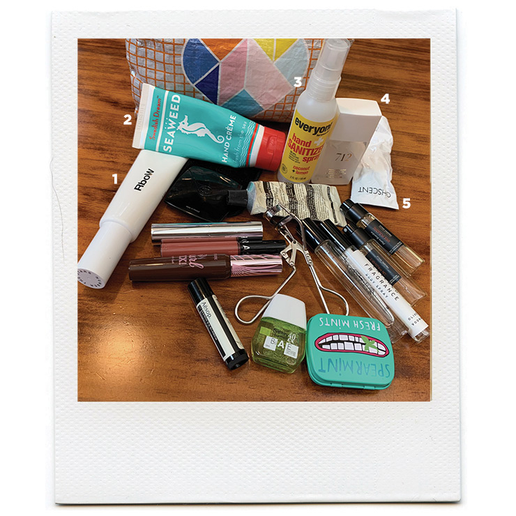 1 넘버 더 스타즈 유쓰 프리저브 핸드 앤 네일 크림, 2만4천원, RboW. 2 씨위드 핸드크림, 2만9천원, Swedish Dream&trade;. 3 커뮤니티 케어 번들: 코코넛 + 레몬 핸드 새니타이저 스프레이, 215.99달러, Everyone for Every Body. 4 손 소독제 712, 6천5백원, Tamburins. 5 포레스트 핸드크림, 1만8천원, Ohscent. etc. 다양한 무드의 향수와 수분 크림, 립밤, 눈에 넣는 비타민, 자연스러운 메이크업을 위한 메이크업 아이템. 