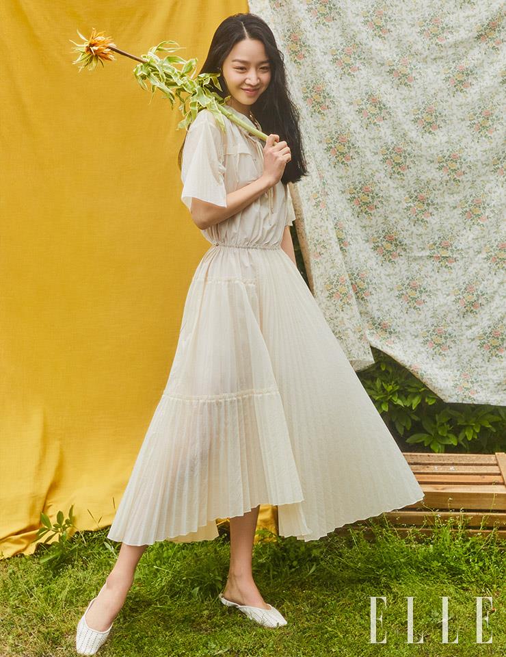 드로 스트링 드레스, 슬링백 모두 래트. 