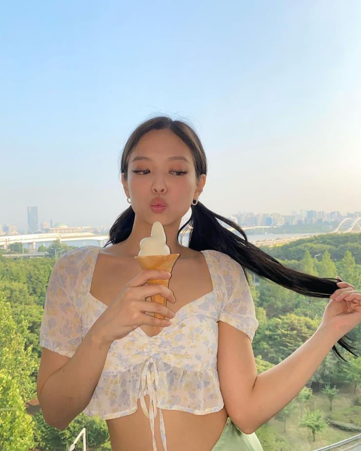 @jennierubyjane