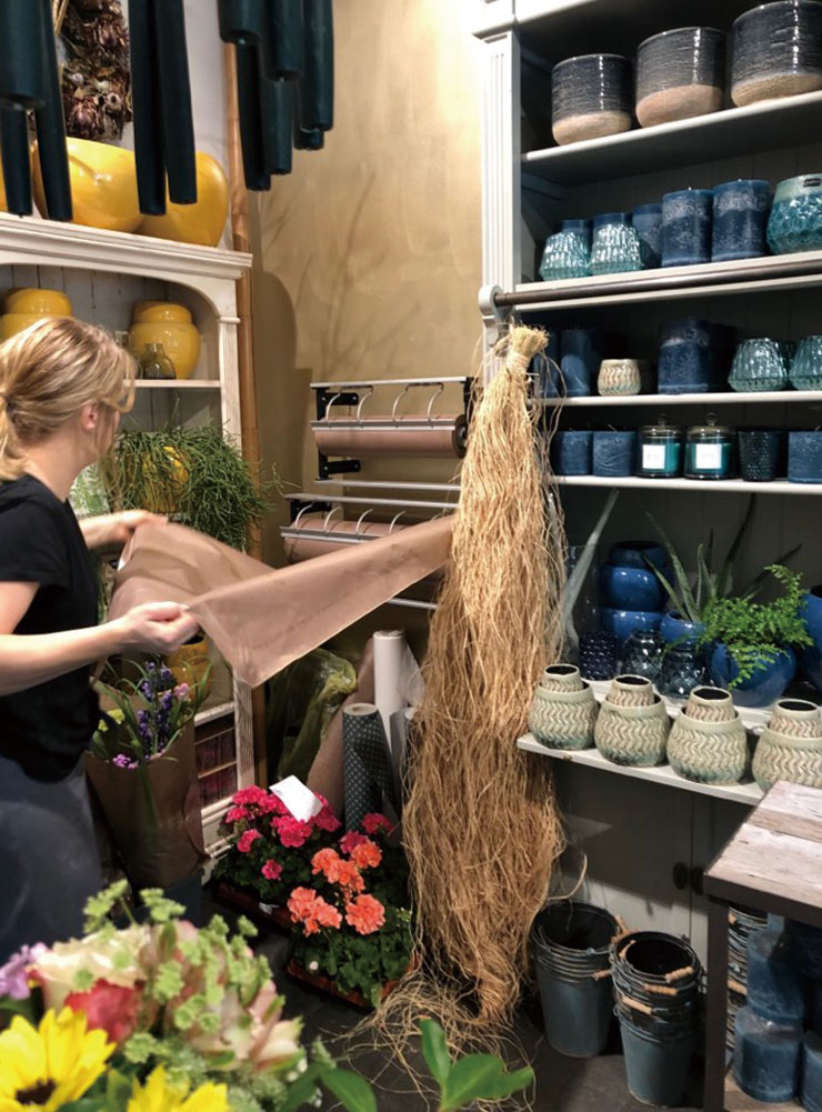 베를린의 소박한 동네 꽃 가게. 지하철역과 가판대, 매점에서 꽃을 사는 풍경도 익숙하다.