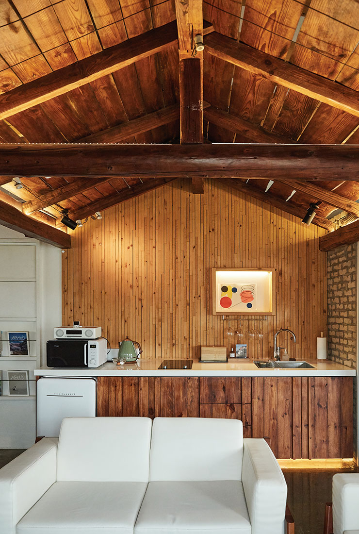 오래된 가옥을 수리해 만든 이화루애의 공간들. 스테이폴리오를 통해 머물 수 있다.