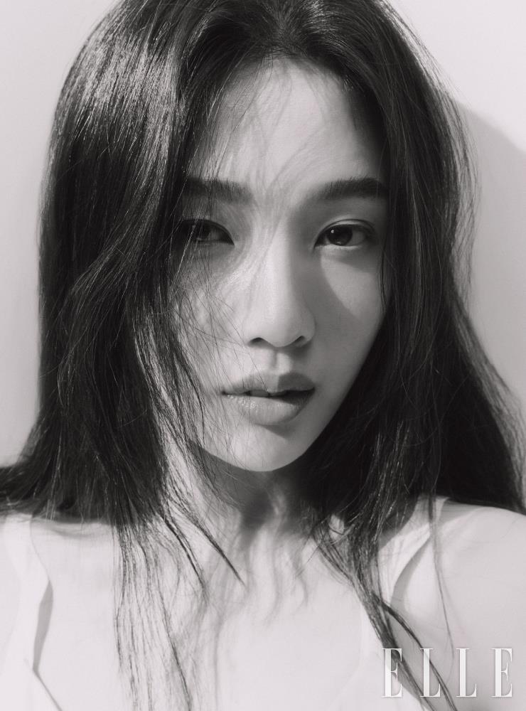 슬리브리스 드레스는 Nancy Boo.