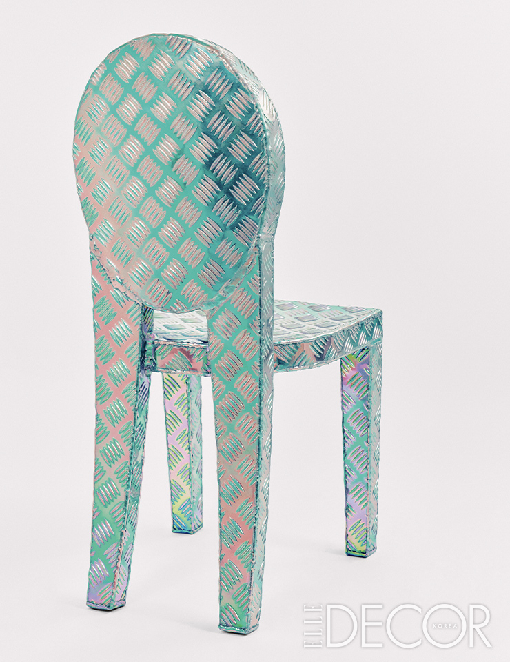 ‘The Oblique Checked Medalion Chair’(2021)