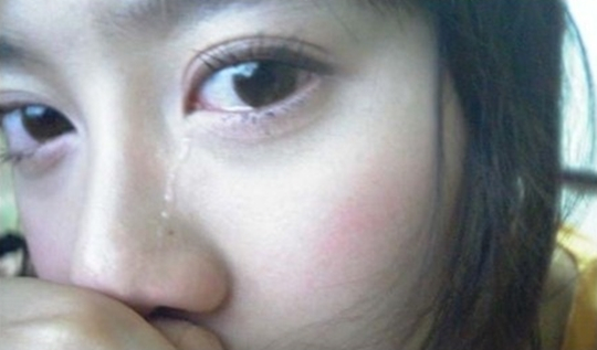 오래도록 화제가 되었던 구혜선 눈물 셀카.jpg