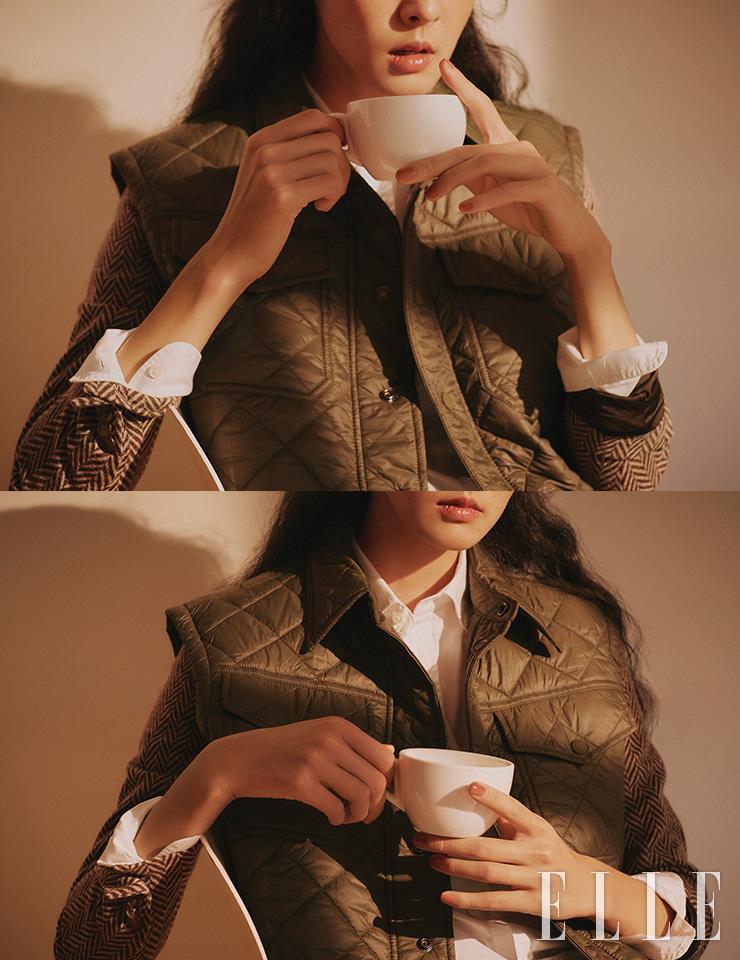 패디드 베스트와 헤링본 재킷, 화이트 코튼 트윌 셔츠는 모두 Polo Ralph Lauren.