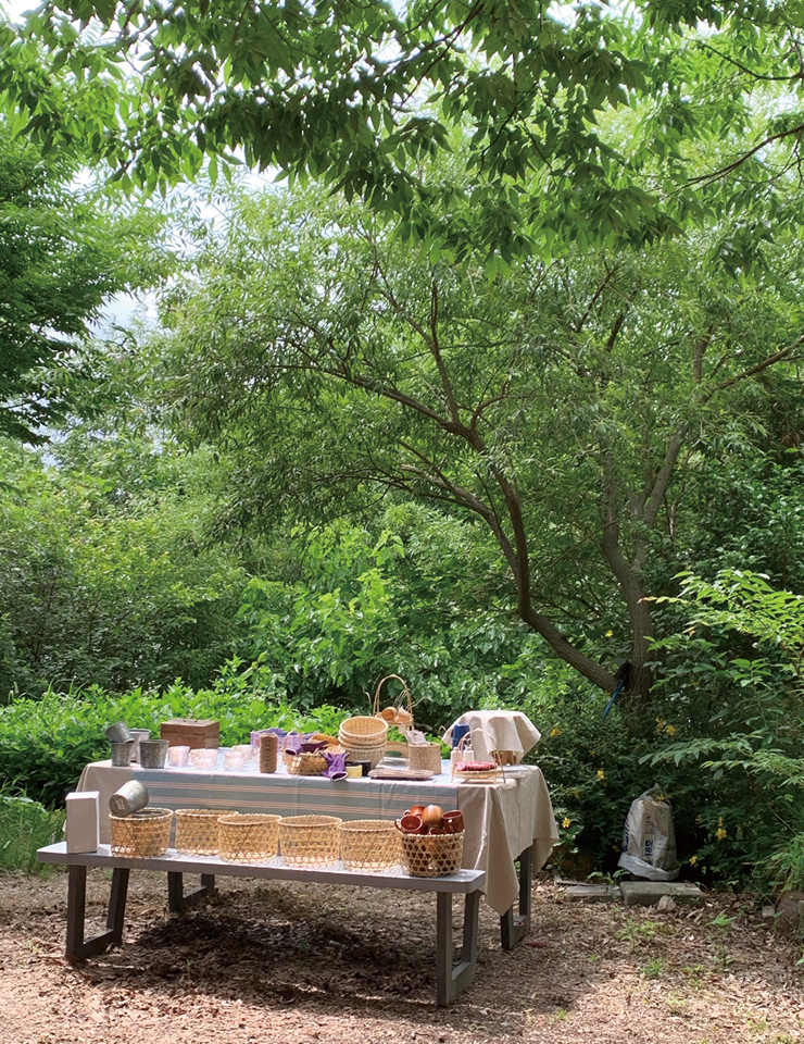 때로는 시장 한복판에서 운동회가 열리고, 숲과 바다를 배경으로 라이브 음악 공연을 펼치기도 하는 유랑 마켓, 마켓움. 