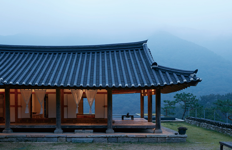 천지인(만휴당)을 바라본 풍경.