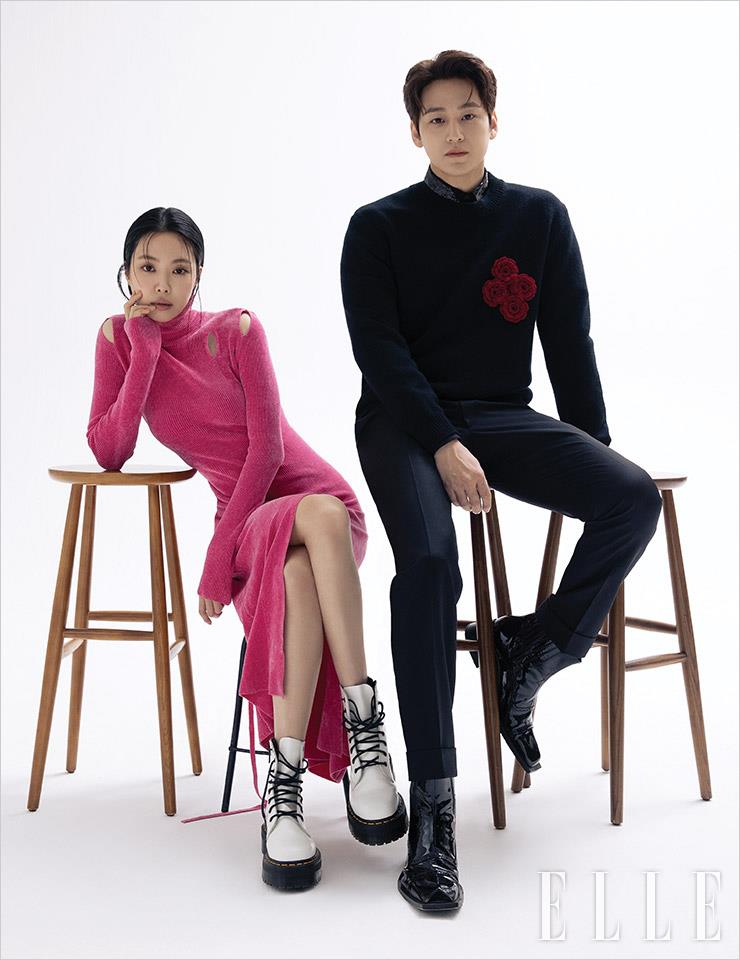 손나은이 입은 드레스는 MSGM by Hanstyle.com. 부츠는 Dr. Martens. 김범이 입은 스팽글 셔츠는 Prada. 니트 톱은 Ernest W. Baker. 팬츠는 스타일리스트 소장품, 슈즈는 Martine Rose.