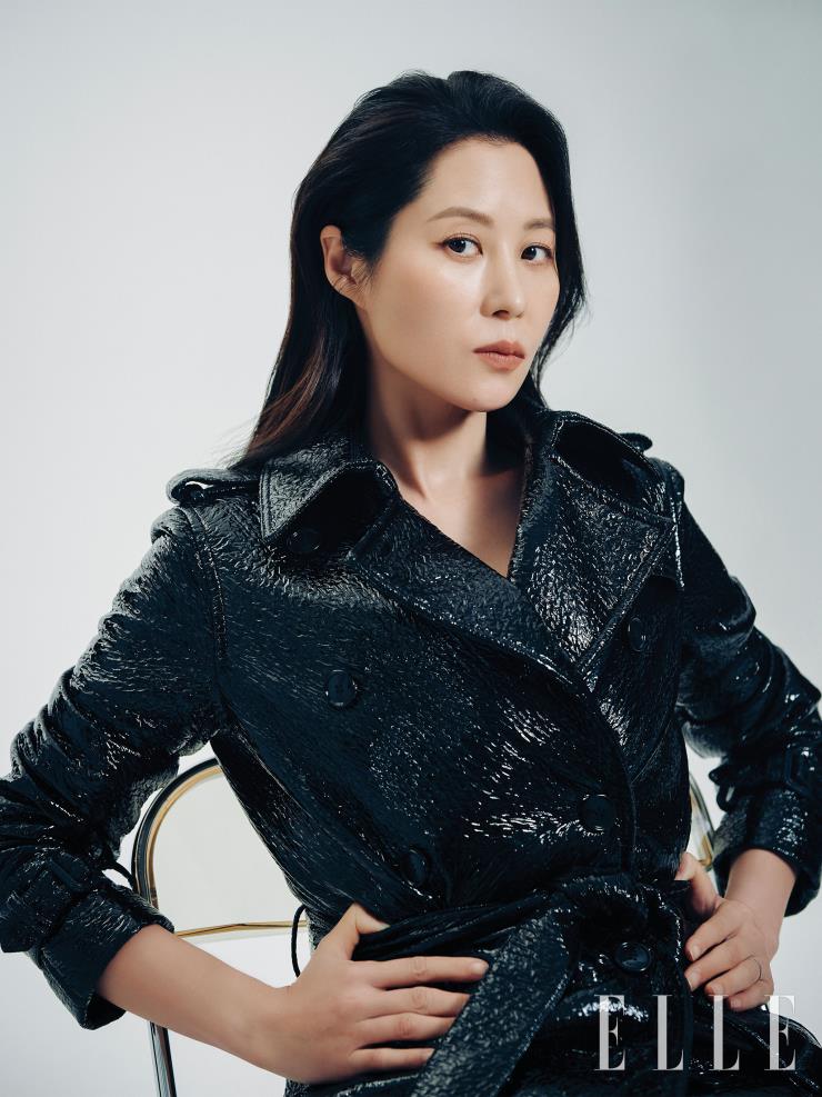 트렌치코트는 Boss Collection.