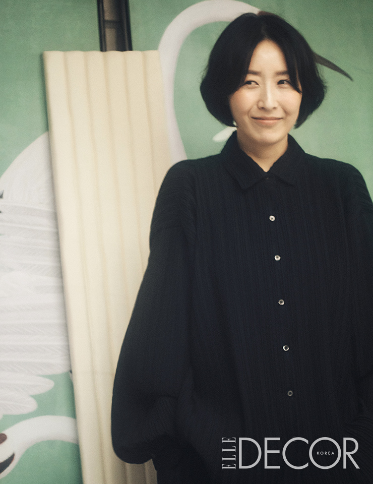 작업실 앞에 선 고리원 대표.