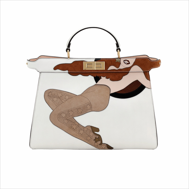 독특한 아트워크를 더한 ‘피카부 아이씨유 백’은 8백만원대, Fendi.