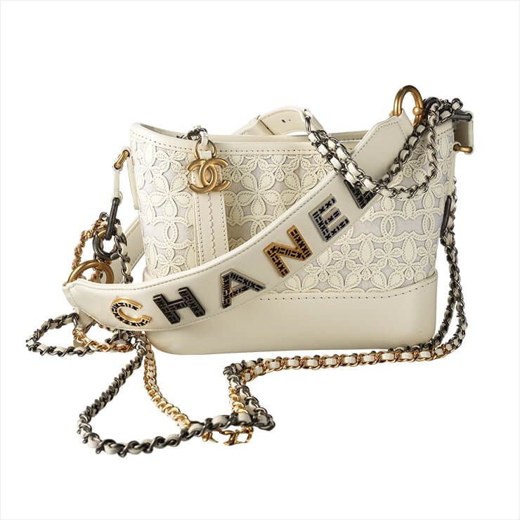 레이스 디테일의 백은 가격 미정, Chanel.