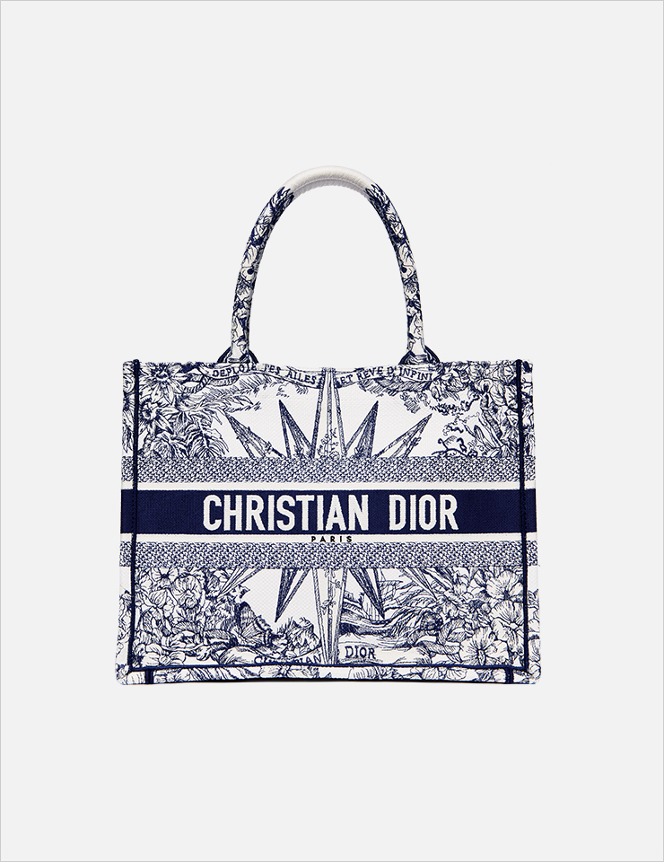 트로피컬 패턴의 캔버스 토트백은 4백75만원, Dior.