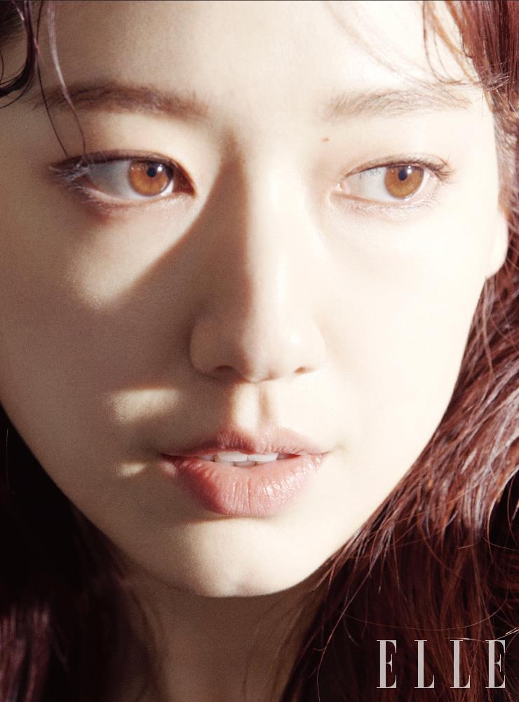 더블 스포트라이트 프린트 롱 코트는 Fendi.
