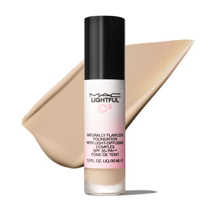 맥 라이트풀 C3 내추럴리 플로리스 파운데이션 위드 라이트 디퓨징 콤플렉스 SPF35 PA++ - 비타민 C 복합체와 미세한 핑크 펄이 장기간, 단기간에 핑크 톤 광채 도는 피부로 만들어 주는 리퀴드 파운데이션. 10색상. 30mL 5만6천원.
