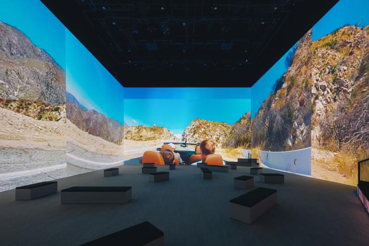 데이비드 호크니 <David Hockney:Bigger & Closer(not smaller & further away)> 전시 전경 