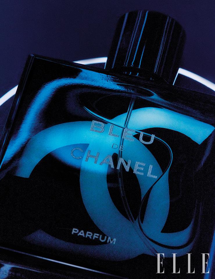 풍부한 아로마틱 우디 계열의 블루 드 샤넬 빠르펭, 100ml 22만원, Chanel.
