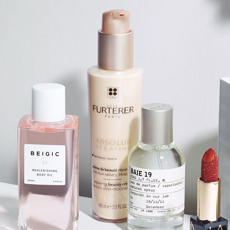 케라틴 성분이 손상된 모발의 속부터 힘 있게 채워준다. 텍스처가 가벼워 모발이 건조할 때마다 수시로 사용해도 뭉치거나 끈적임이 없다. 압솔뤼 케라틴 데미지 리페어 에센스, 4만2천원, Rene Furterer.