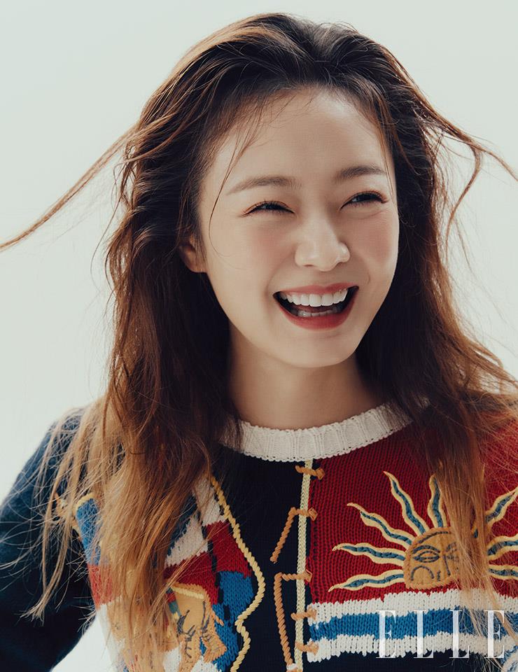 네이비 패턴 자수 니트는 Etro.