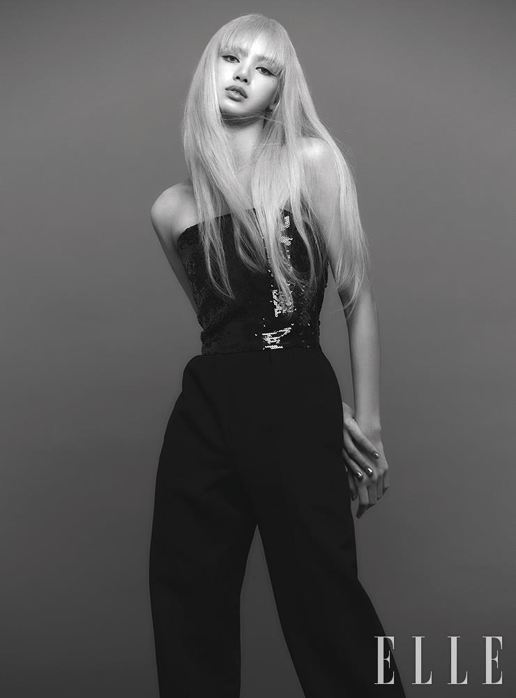 시퀸 디테일의 점프수트는 Celine.