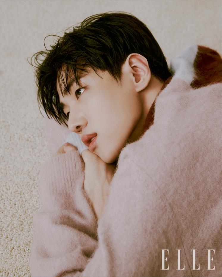 니트 카디건은 COS.