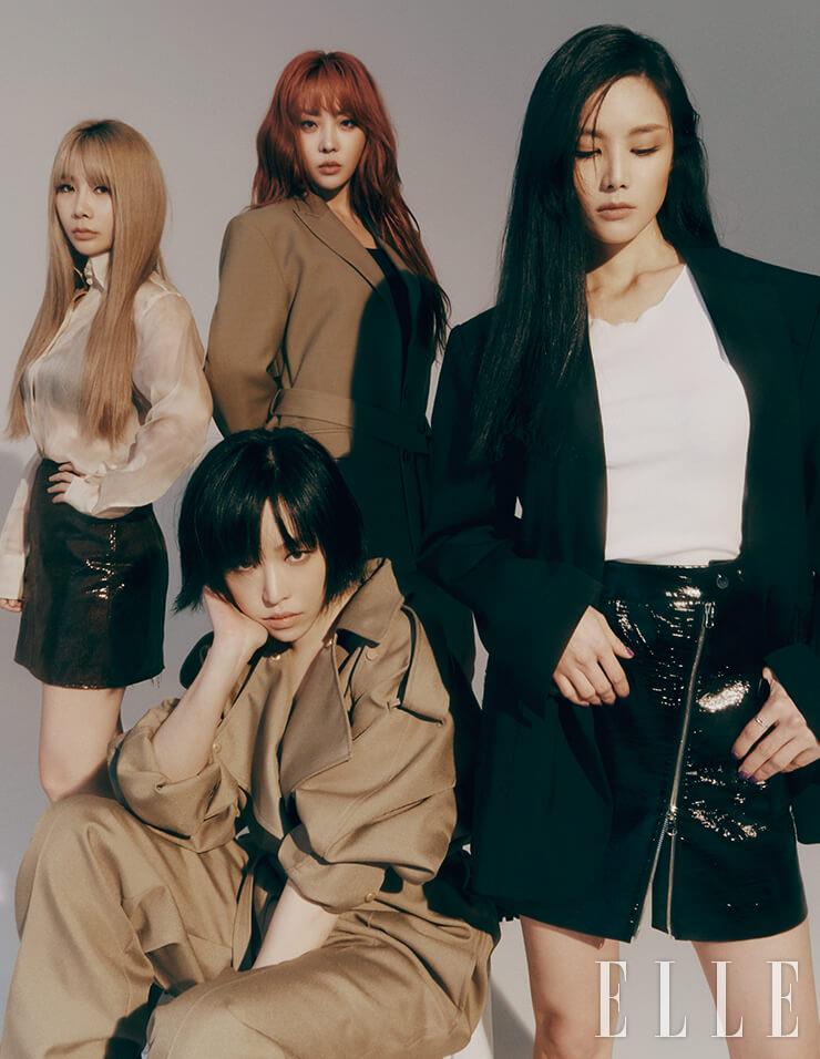 제아가 입은 시스루 블라우스는 Fendi. 파이톤 패턴의 스커트는 Blank. 나르샤가 입은 벨티드 재킷은 Low Classic. 가인이 입은 점프수트는 Bottega Veneta. 미료가 입은 재킷은 D’demoo. 페이턴트 스커트는 Blank. 이너 웨어는 스타일리스트 소장품.