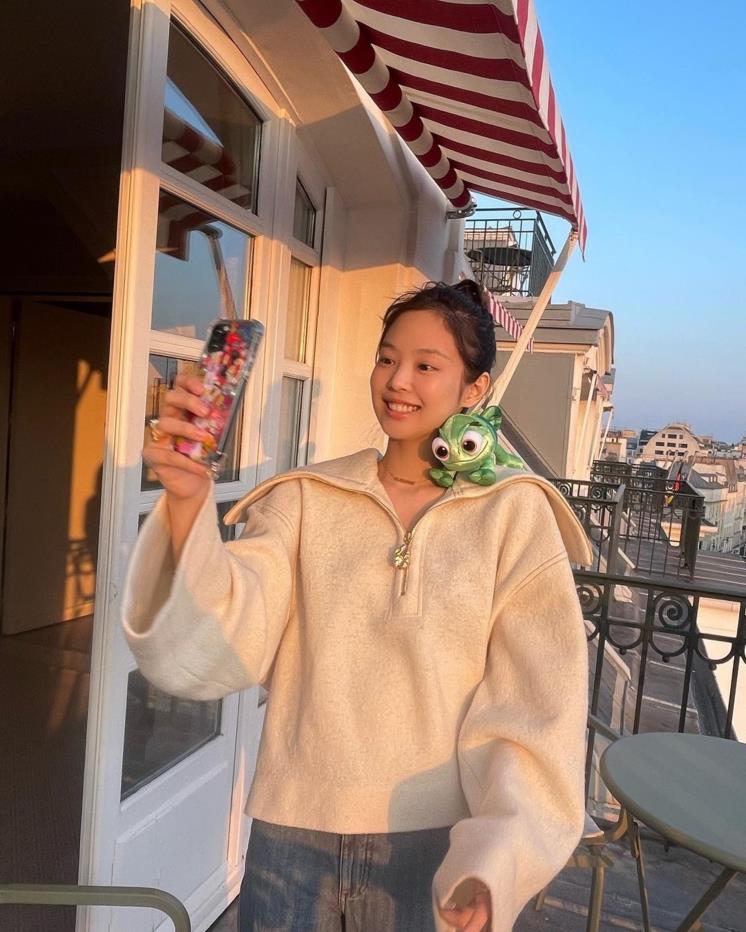 @jennierubyjane