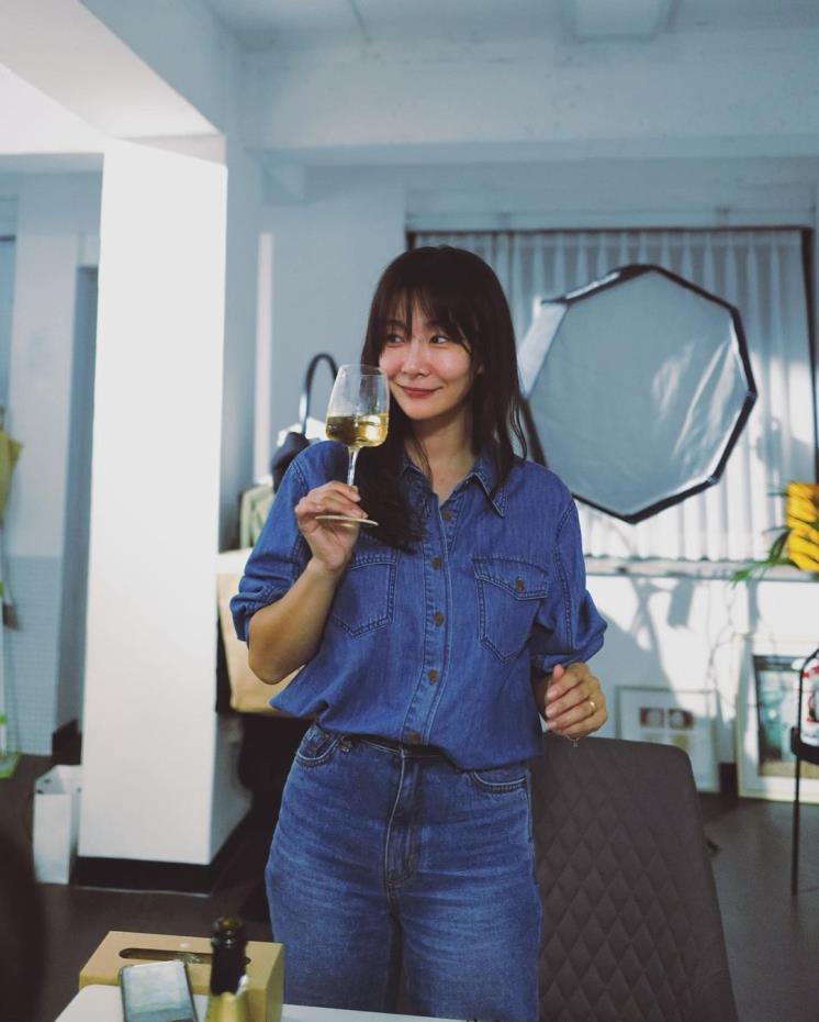 절친들과 즐거운 시간을 보내는 송혜교