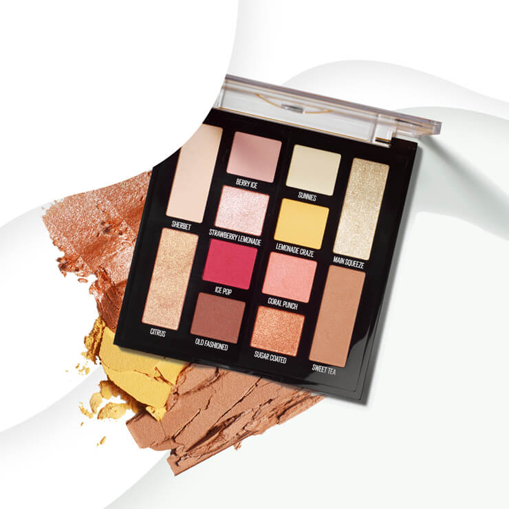 과즙 메이크업부터 음영 메이크업까지 다양한 표현이 가능한 아이섀도 팔레트는 레몬에이드 크레이즈 팔레트, 3만2천원대, Maybelline New York. 