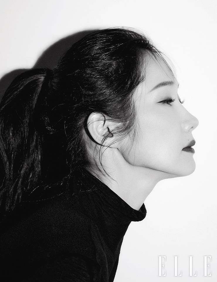 블랙 셔츠는 Martine Rose.