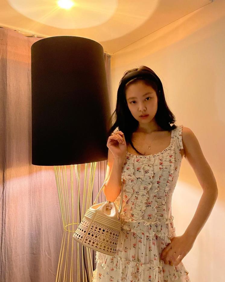 @jennierubyjane