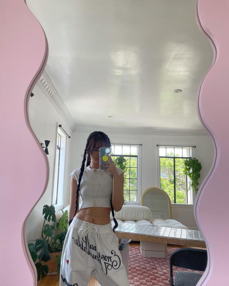 @jennierubyjane