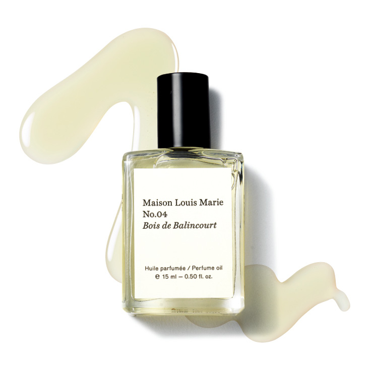 식물에서 얻은 원료를 친환경 방법으로 생산해 롤 온 타입의 저자극 퍼퓸 오일을 선보였다. No.04 부아 드 발린코트 퍼퓸 오일, 7만9천원대, Maison Louis Marie by Label C.