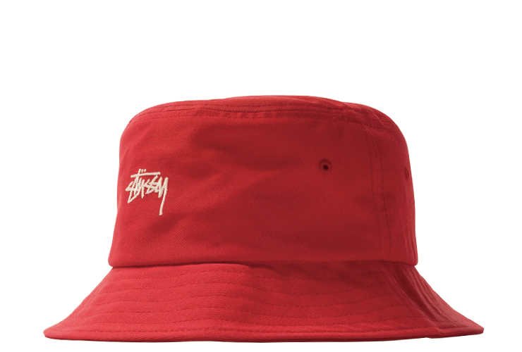 빈티지한 레드 컬러의 클래식 버킷 햇, 6만6천원, Stussy.