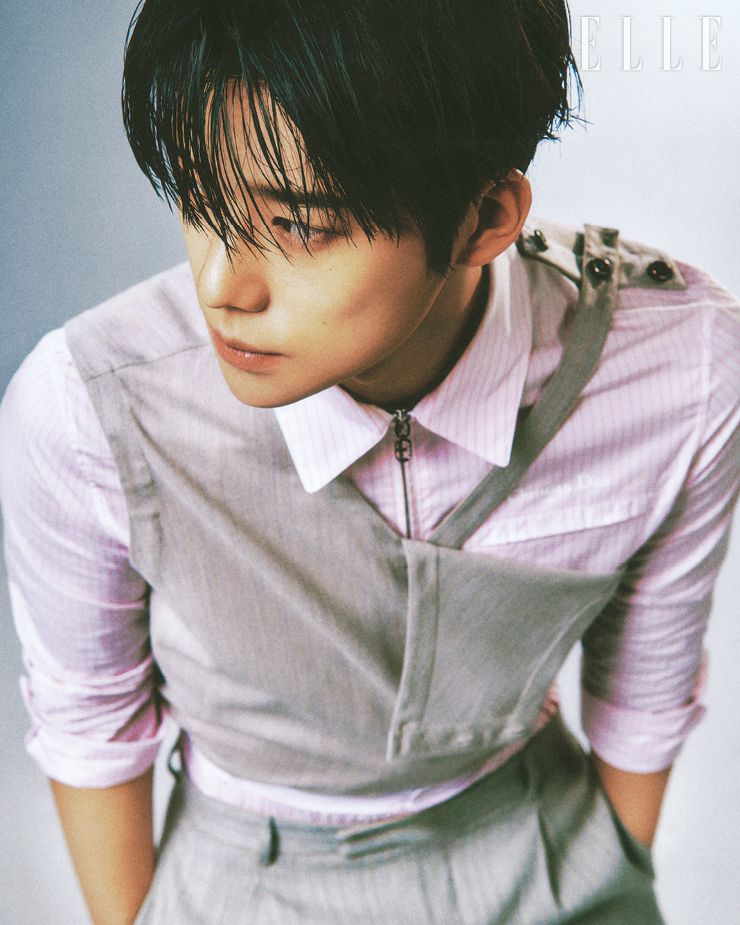  셔츠와  베스트 ,  팬츠는  모두 Dior Men.