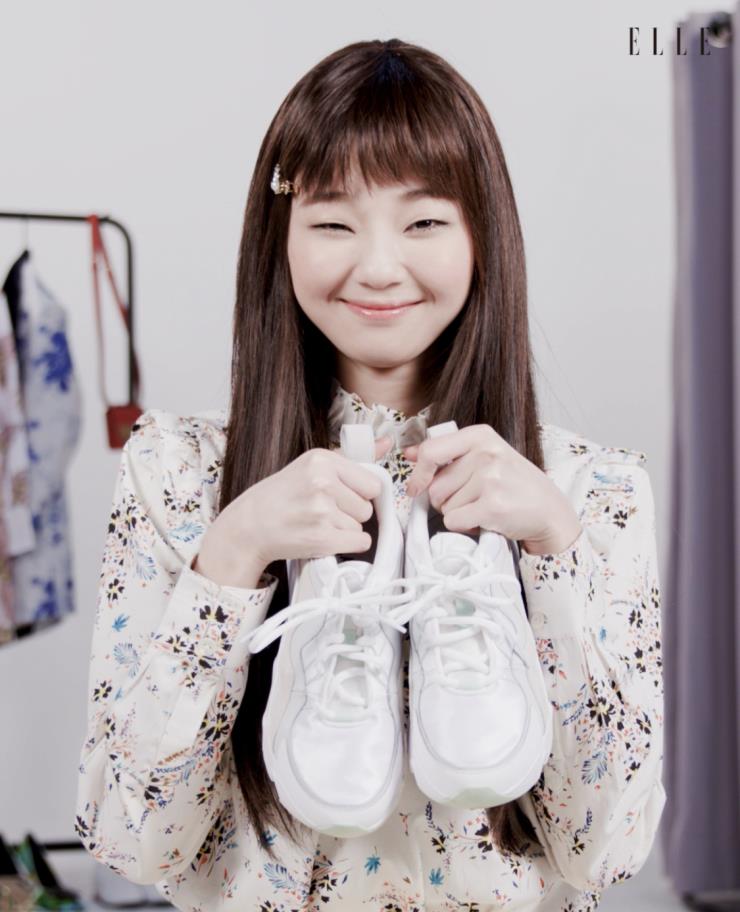 스니커즈는 Nike.