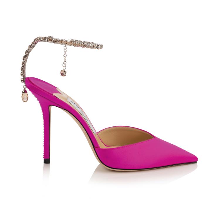 강렬한 핫 핑크 컬러의 스트랩 슈즈는 가격 미정, Jimmy Choo.