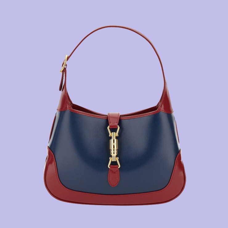 클래식한 디자인의 호보백은 2백35만원, Gucci.