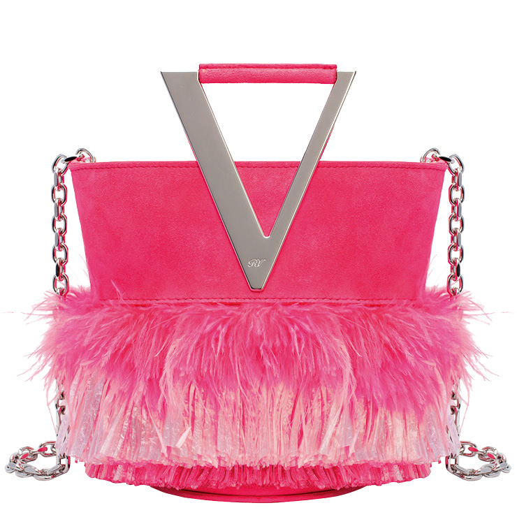 화려한 깃털 장식의 미니 백은 1백14만원, Roger Vivier. 