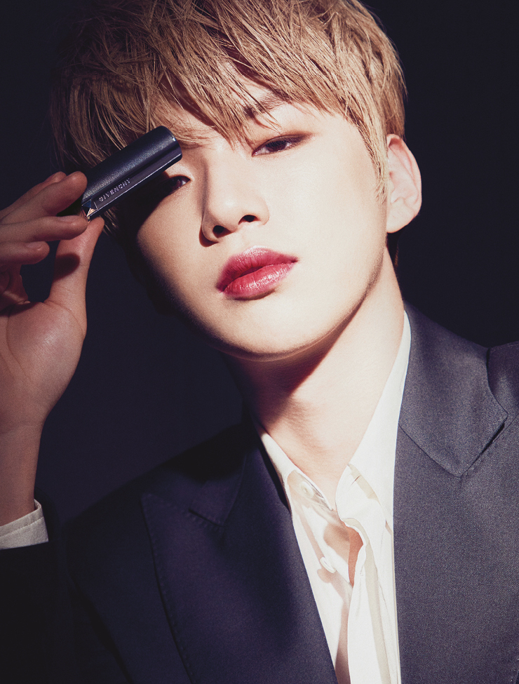  강다니엘이 바른 립스틱은 지방시 르 루즈 #N303 코랄 데콜테.