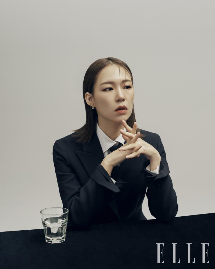 자켓, 셔츠, 타이 모두 Dior.