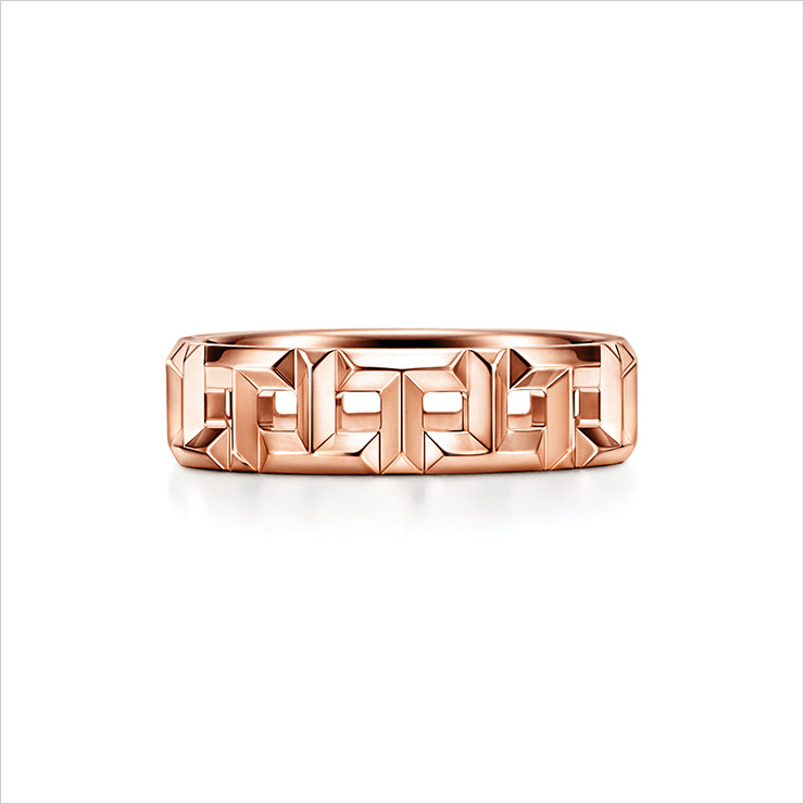 '티파니 T 트루 와이드' 링은 TIFFANY & CO. 