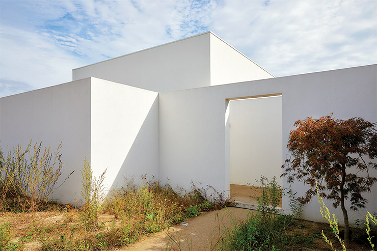 티 라운지와 두 대표의 작업실, 두 동으로 이어진 여여로.