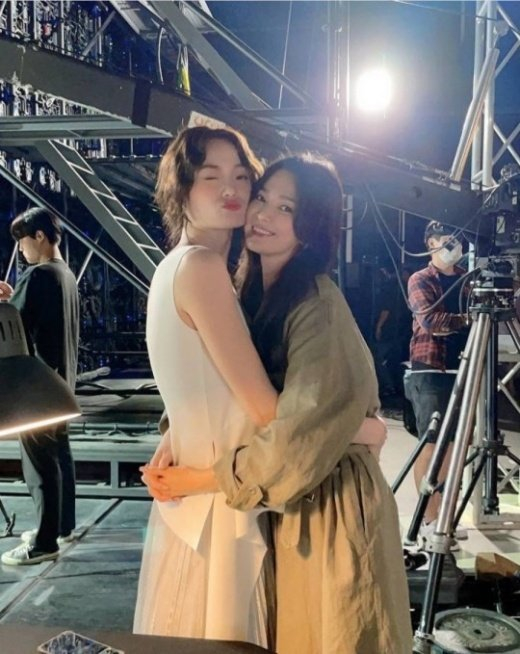 신현지와 송혜교